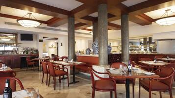 Daily buffet breakfast (MXN 396 per person)