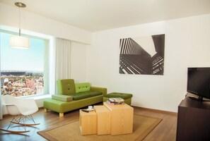 Junior Suite | Desk, blackout drapes, iron/ironing board, free WiFi - Fiesta Inn Periferico Sur (Mexico City)
