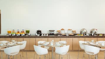 Desayuno buffet todos los días (con cargo)