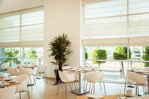 Aperto a colazione, pranzo e cena