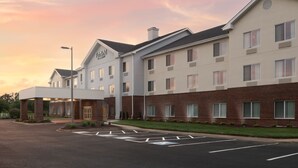A multi-story hotel with a flat roof, a brick facade, and a covered entrance. - Fairfield Inn by Marriott Charlotte Mooresville (Mooresville)