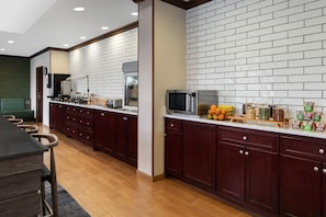 Free daily buffet breakfast - Fairfield Inn by Marriott Charlotte Mooresville (Mooresville)