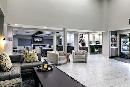 Lobby. Wingate by Wyndham Augusta Washington Road