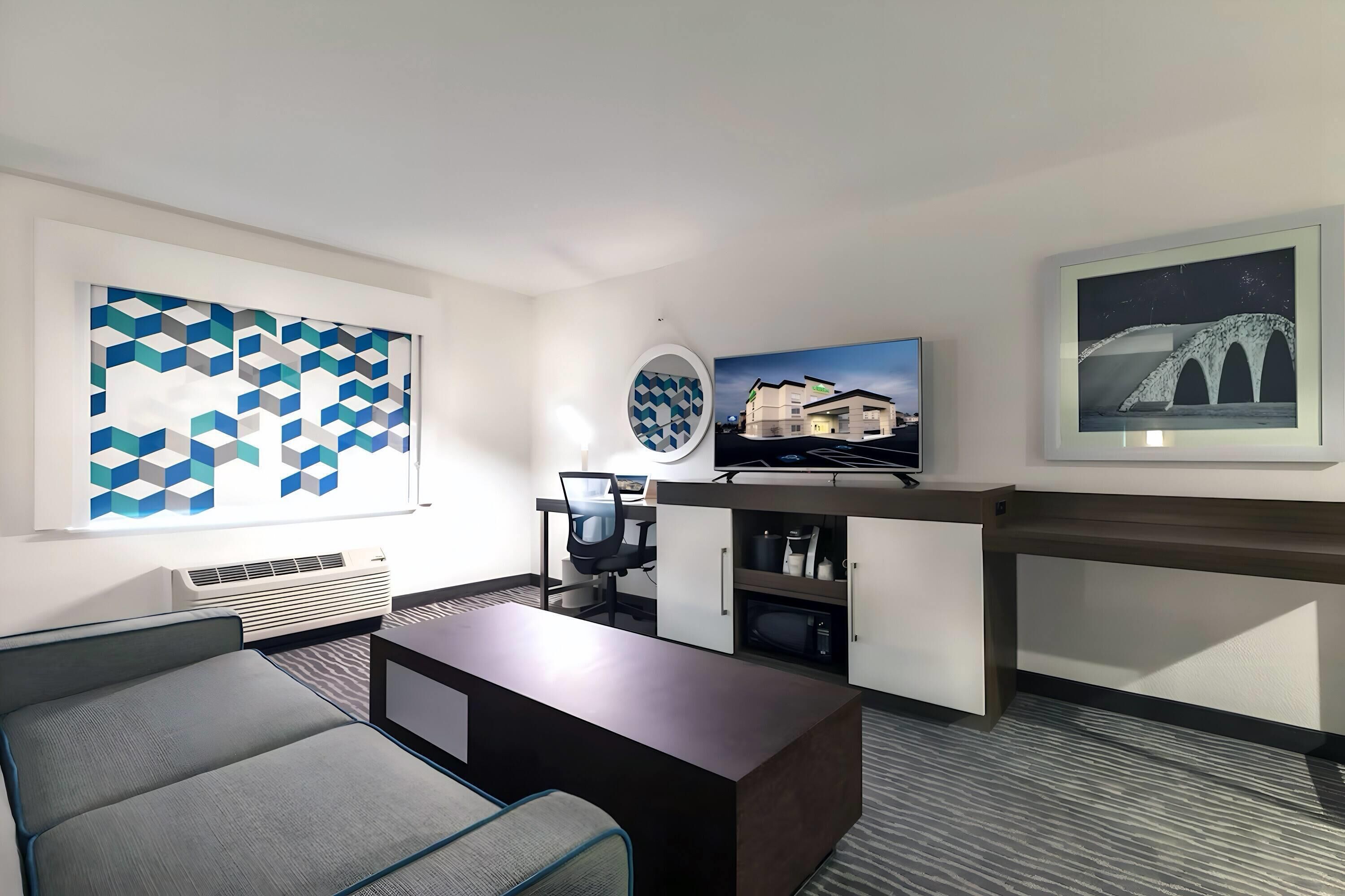 Suite studio, 1 très grand lit, non-fumeur | Bureau, rideaux d’obscurcissement, fer et planche à repasser