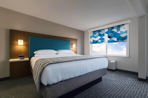 Deluxe Studio Suite, 1 King Bed, Non Smoking | Desk, blackout drapes, iron/ironing board, free WiFi