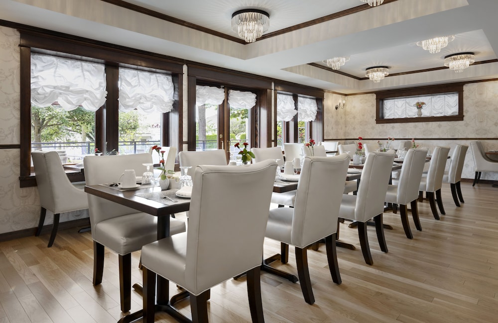 Abigail's Hotel by null