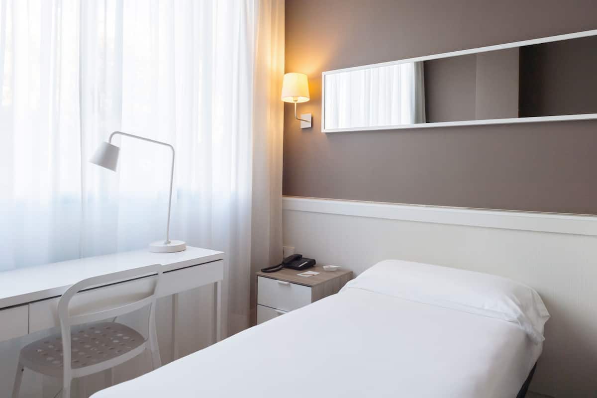 Standard Single Room, 1 Twin Bed | Premium bedding, in-room safe, desk, blackout drapes