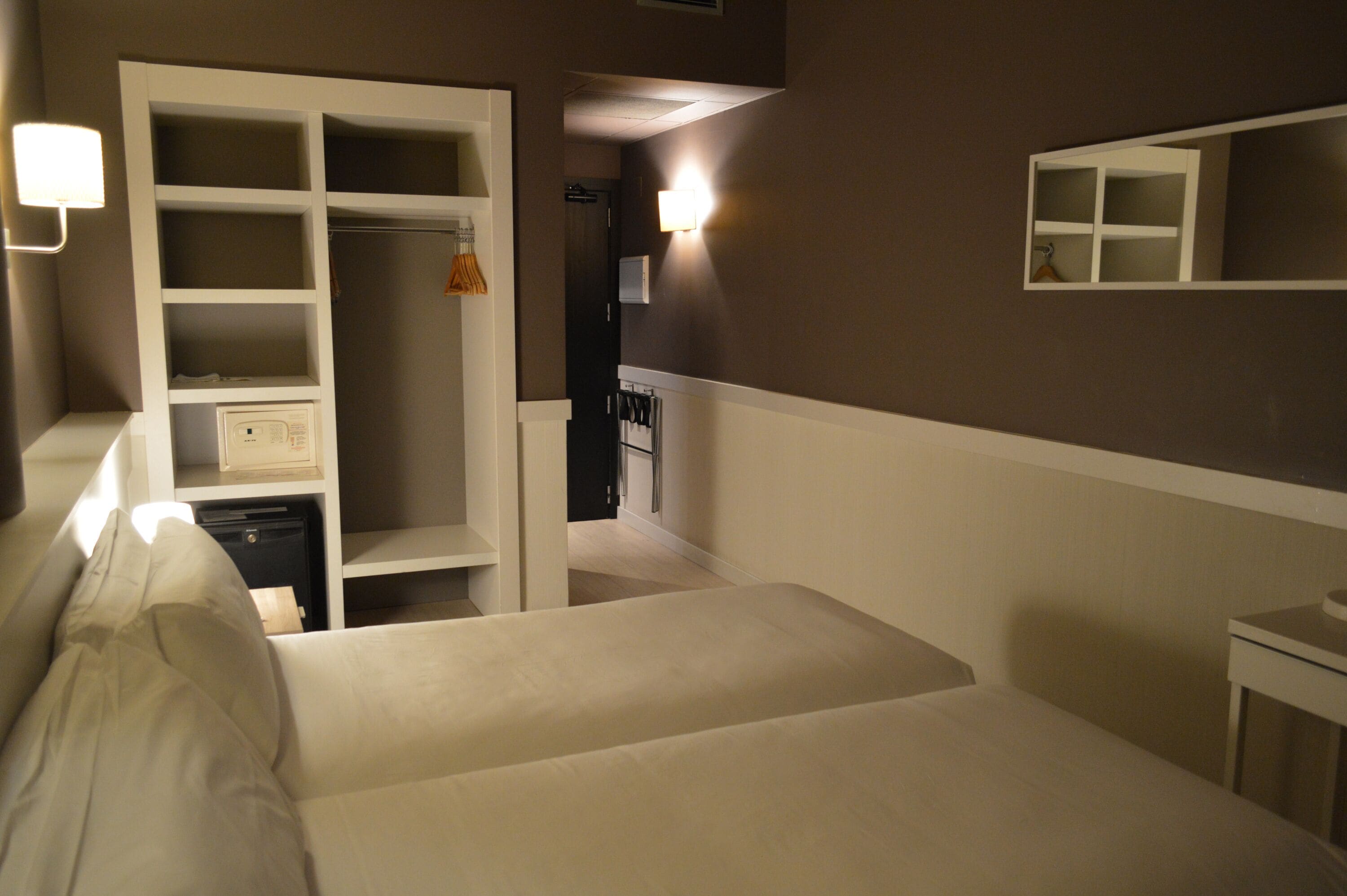 Standard Twin Room, 2 Twin Beds | Premium bedding, minibar, in-room safe, desk