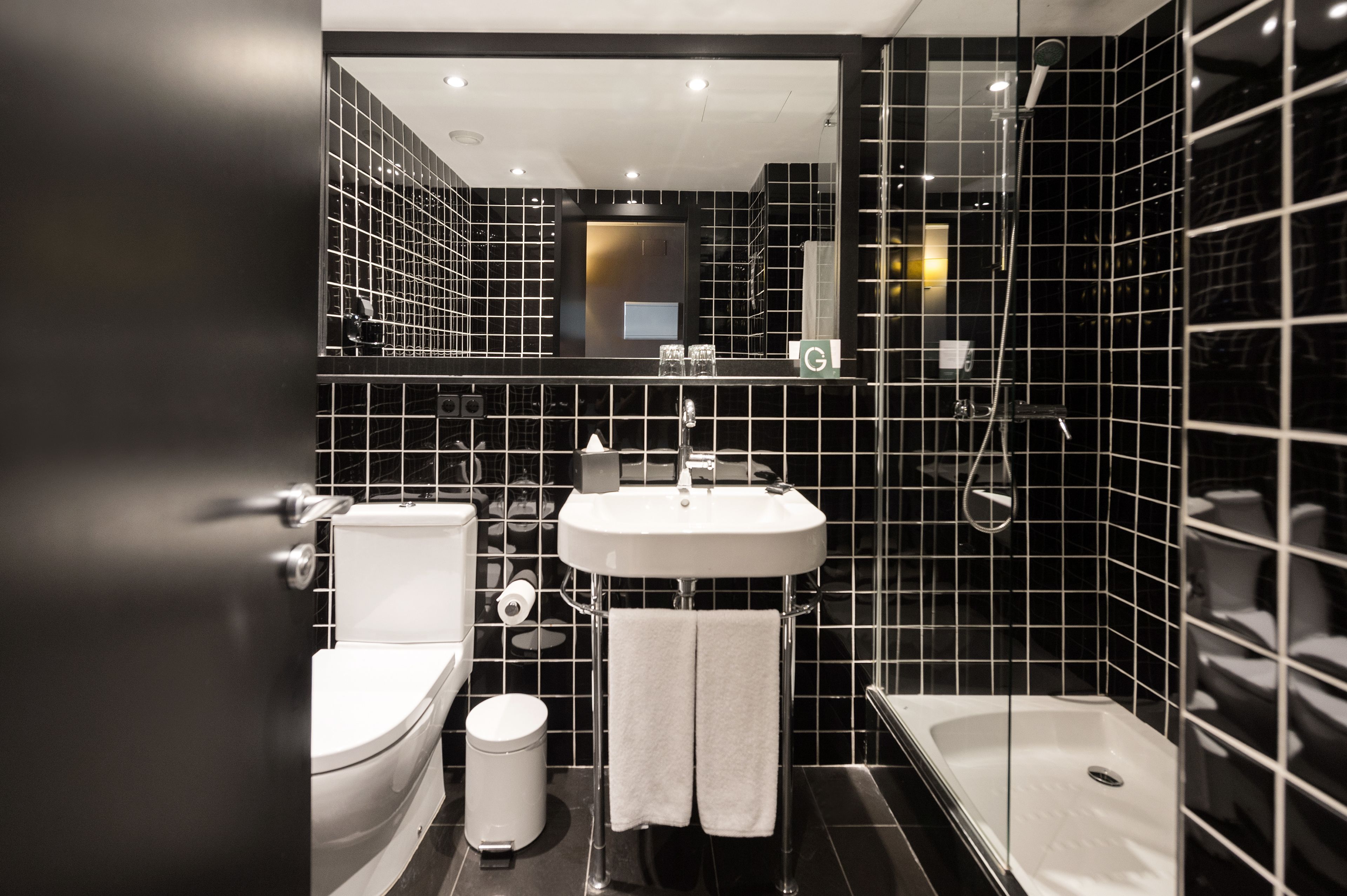 standard single room, 1 single bed | premium bedding, in-room safe, desk, blackout curtains