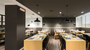 Frukostbuffé varje dag (EUR 13 per person)