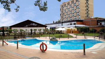 Seasonal outdoor pool