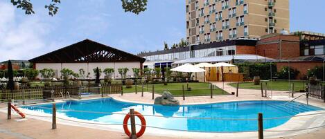 Seasonal outdoor pool