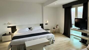 Family Room | In-room safe, desk, free WiFi