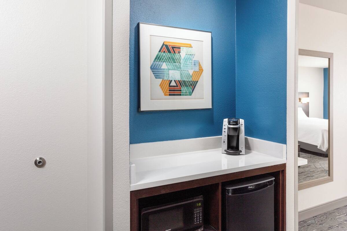 1 bedroom, in-room safe, desk, blackout curtains