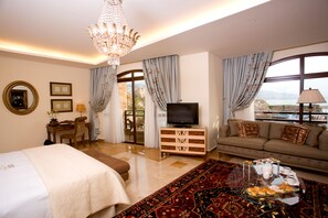 Frette Italian sheets, premium bedding, minibar, in-room safe