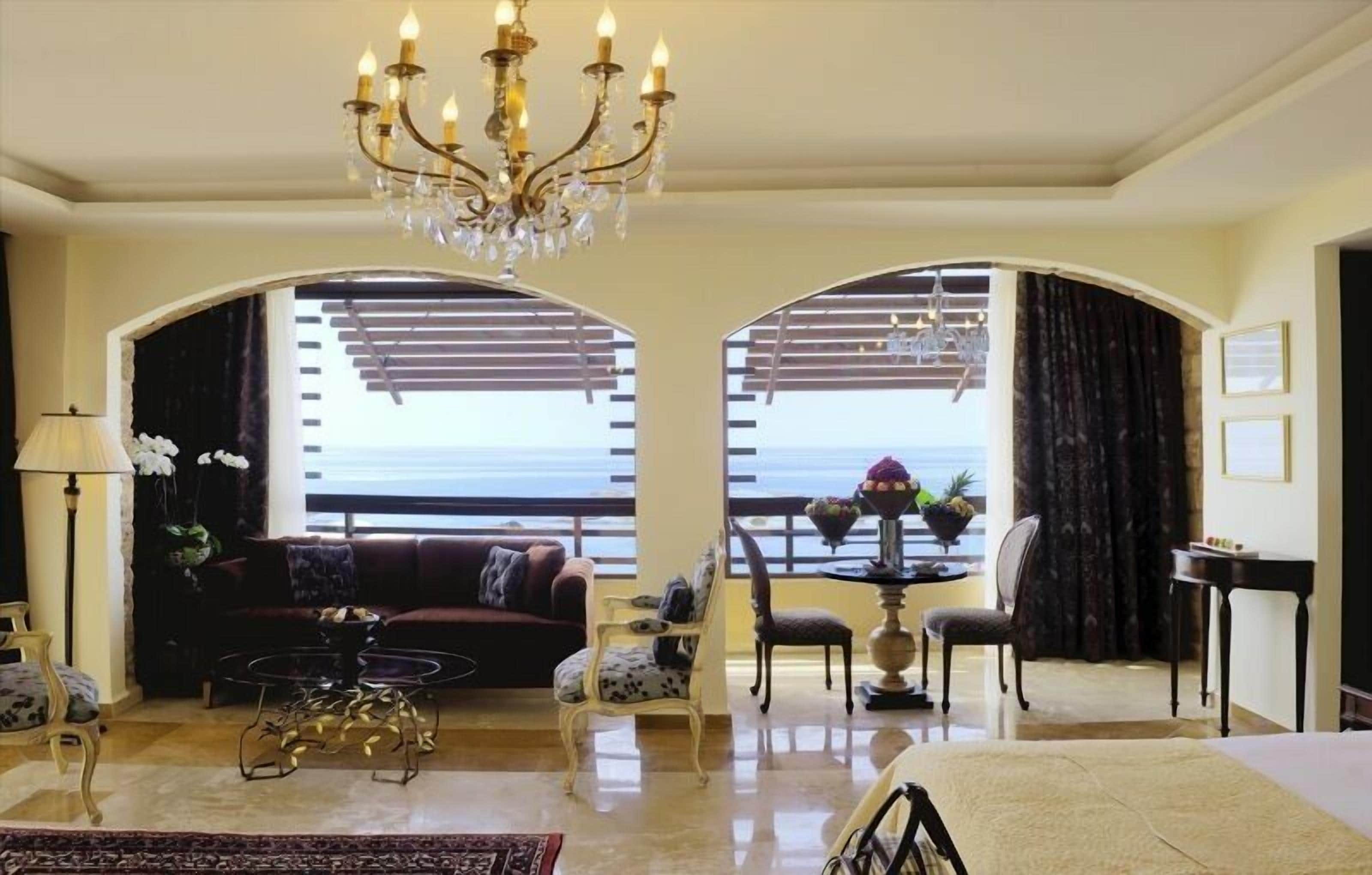 Suite Ambassador Sea and Port View | Living area | TV