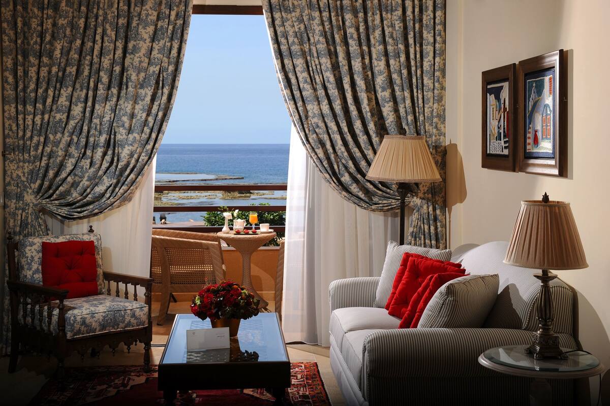 Habitación ejecutiva, vista al mar | Sábanas italianas Frette, ropa de cama de alta calidad y minibar 
