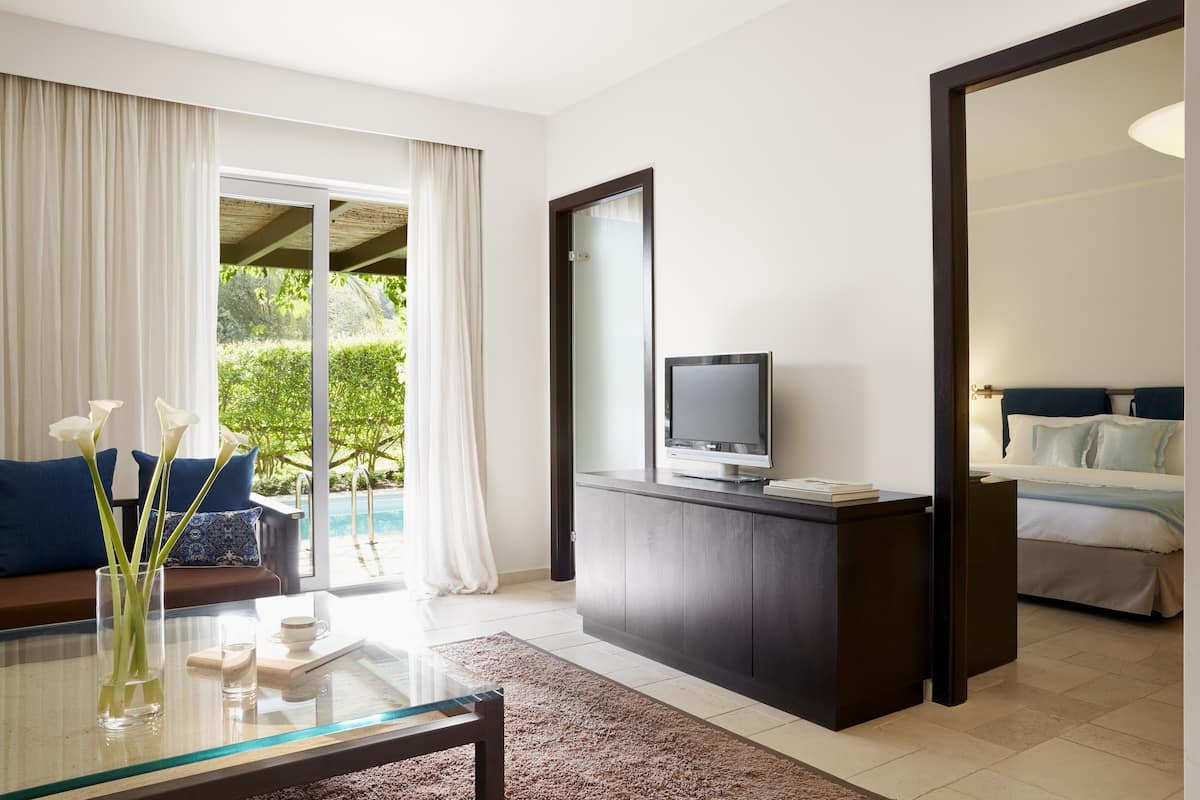 Suite with Private Pool (Nero) | Roupas de cama premium, frigobar, cofres nos quartos, cortinas blackout