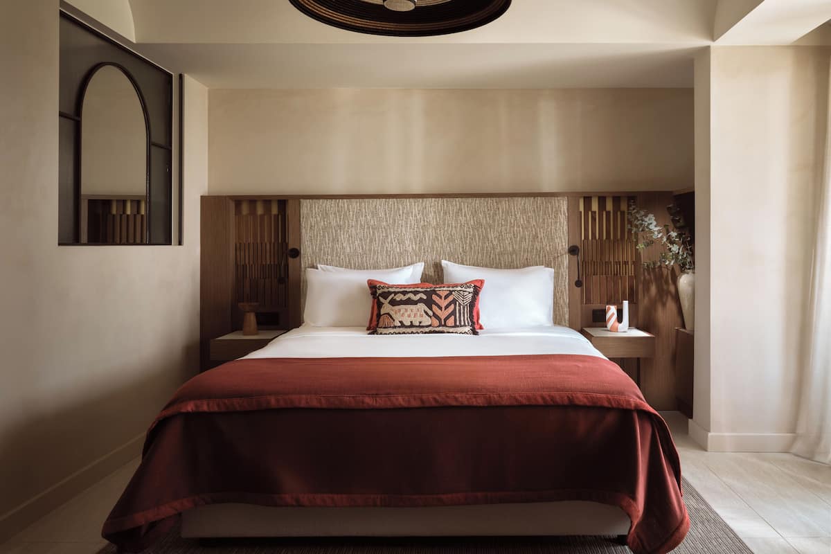 1 bedroom, premium bedding, minibar, in-room safe