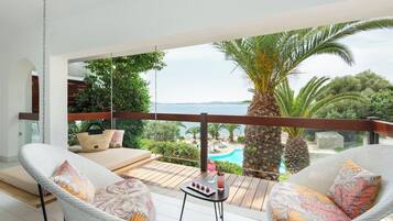 Bungalow, sjøutsikt | Sengetøy av topp kvalitet, minibar og safe på rommet