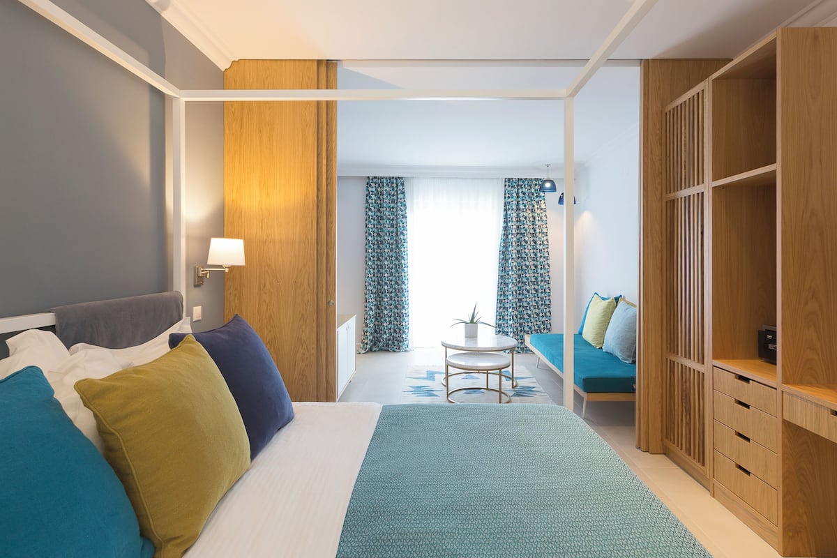 Suite, 2 chambres, vue mer | Literie de qualité supérieure, minibar, coffres-forts dans les chambres