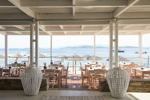 6 restaurants; ze serveren er ontbijt, lunch en diner 