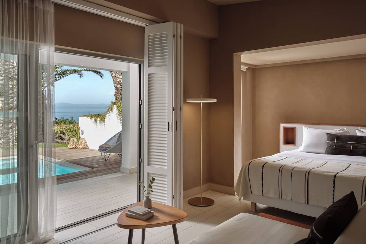 Bungalow, piscine privée, vue mer | Literie de qualité supérieure, minibar, coffres-forts dans les chambres