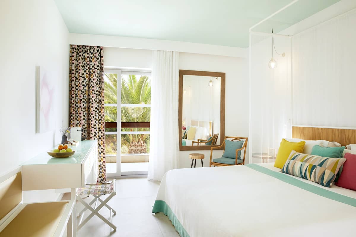 1 bedroom, premium bedding, minibar, in-room safe