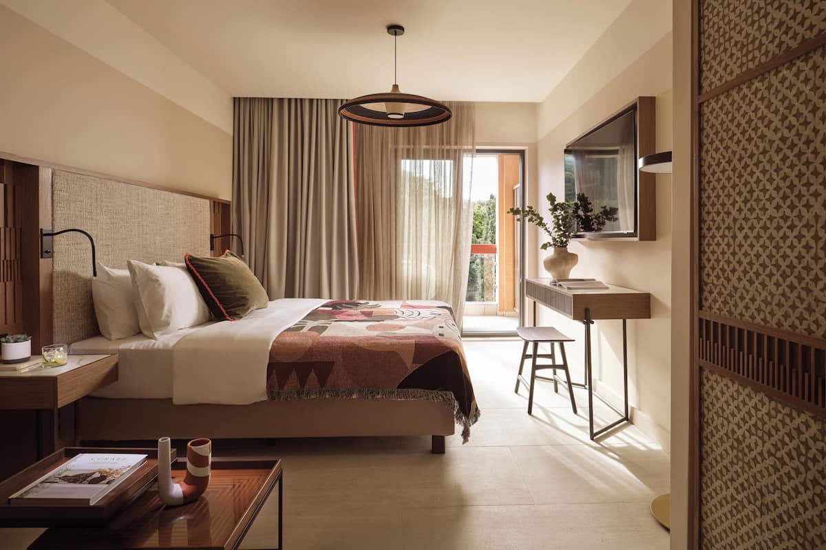 Deluxe Double Room, Garden View | Premium bedding, minibar, in-room safe, desk