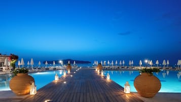 Seasonal outdoor pool, pool umbrellas, sun loungers