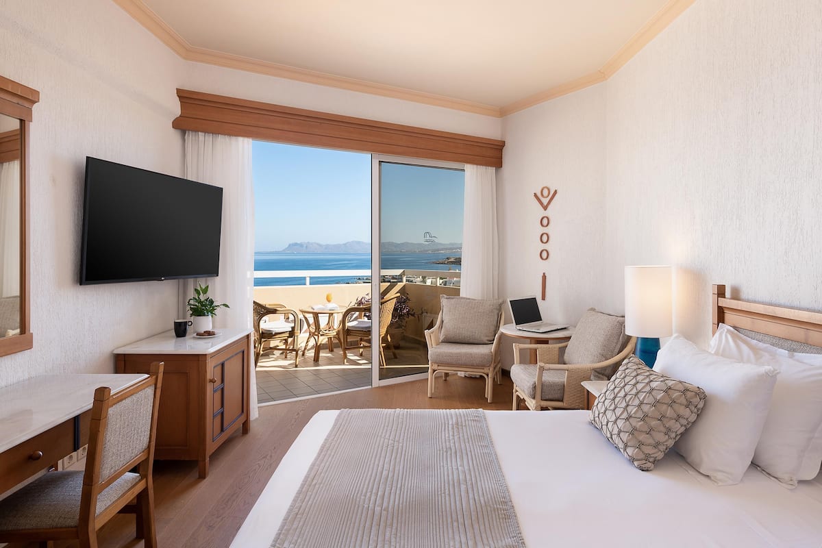 Chambre Standard, 1 chambre, vue partielle sur la mer | 1 chambre, couette en duvet d'oie, coffres-forts dans les chambres