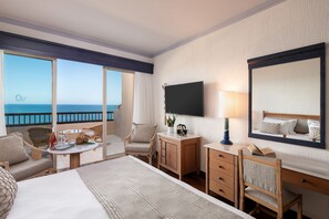 Executive Room, 1 Bedroom, Sea View | Down comforters, in-room safe, desk, laptop workspace