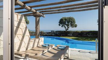 Deluxe Room, 1 Bedroom, Pool Access | View from room