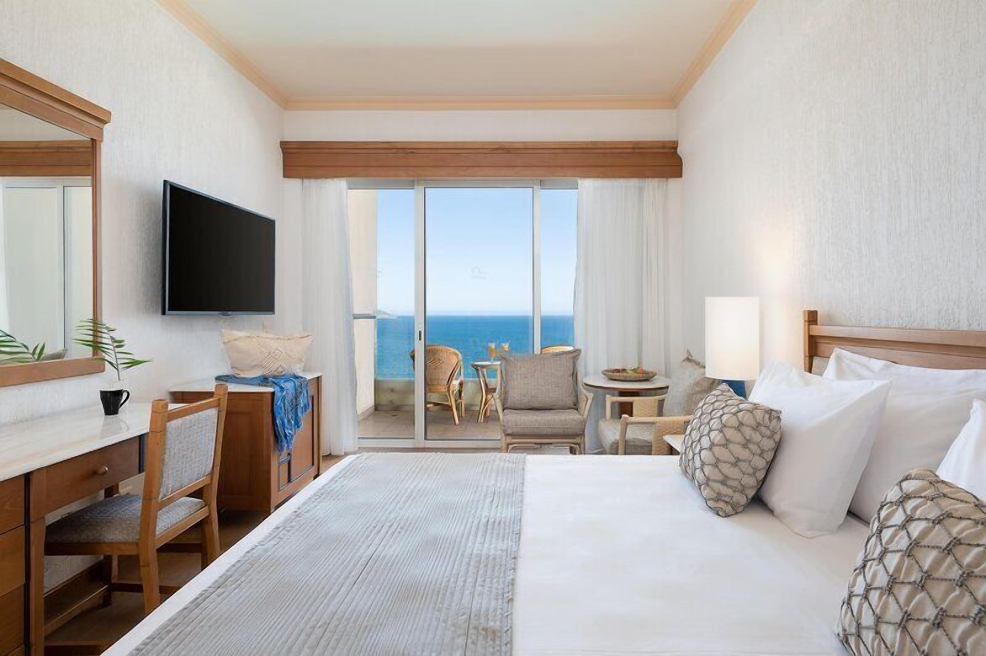 Superior Room, Sea View | Down comforters, in-room safe, desk, laptop workspace