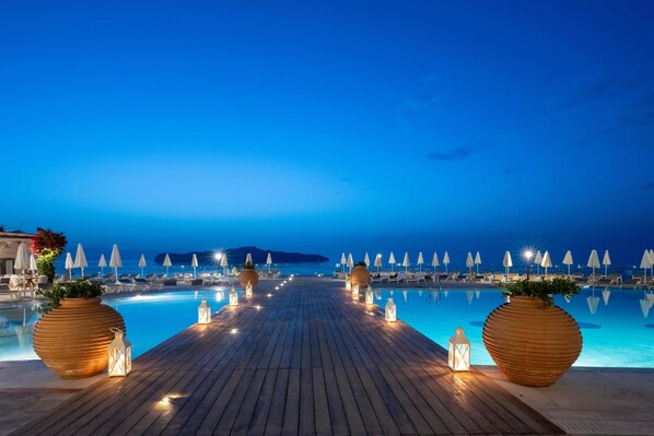 Seasonal outdoor pool, pool umbrellas, sun loungers