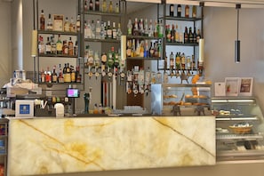 Bar (on property) - Paradise Bay Resort (Mellieha)