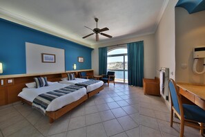 Minibar, két bảo mật tại phòng, bàn, màn/rèm cản sáng 