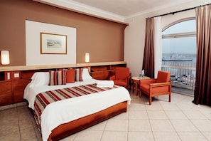 Minibar, in-room safe, desk, blackout drapes - Paradise Bay Resort (Mellieha)
