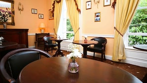 Unclassified image, 5 of 54, button - Lynam's Hotel (Dublin)