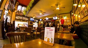 Bar (on property) - Hotel Ilkay (Istanbul)
