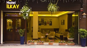 Mặt tiền nơi lưu trú