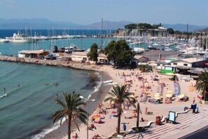 Beach nearby, free beach shuttle, free beach cabanas, sun loungers