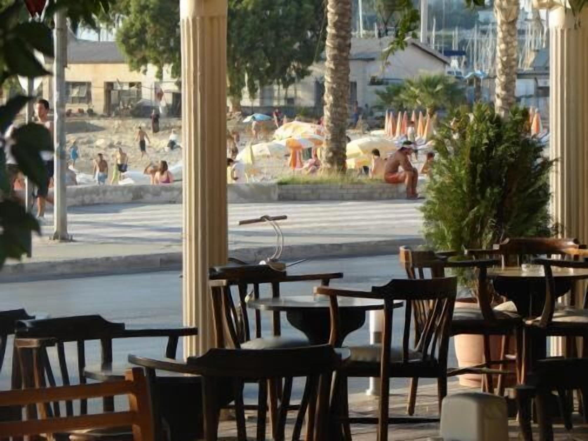 Breakfast, lunch and dinner served