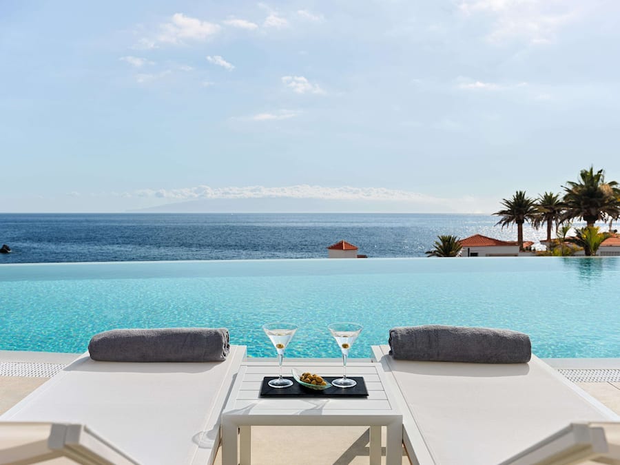 3 outdoor pools, pool umbrellas, pool loungers