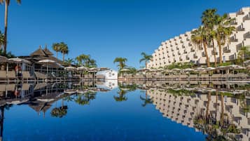 3 outdoor pools, pool umbrellas, pool loungers