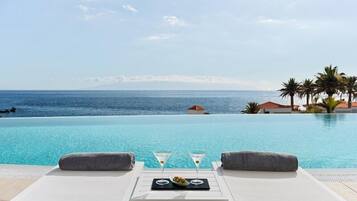 3 outdoor pools, pool umbrellas, pool loungers
