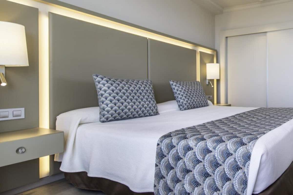 Minibar, blackout drapes, iron/ironing board (on request), alarm clocks