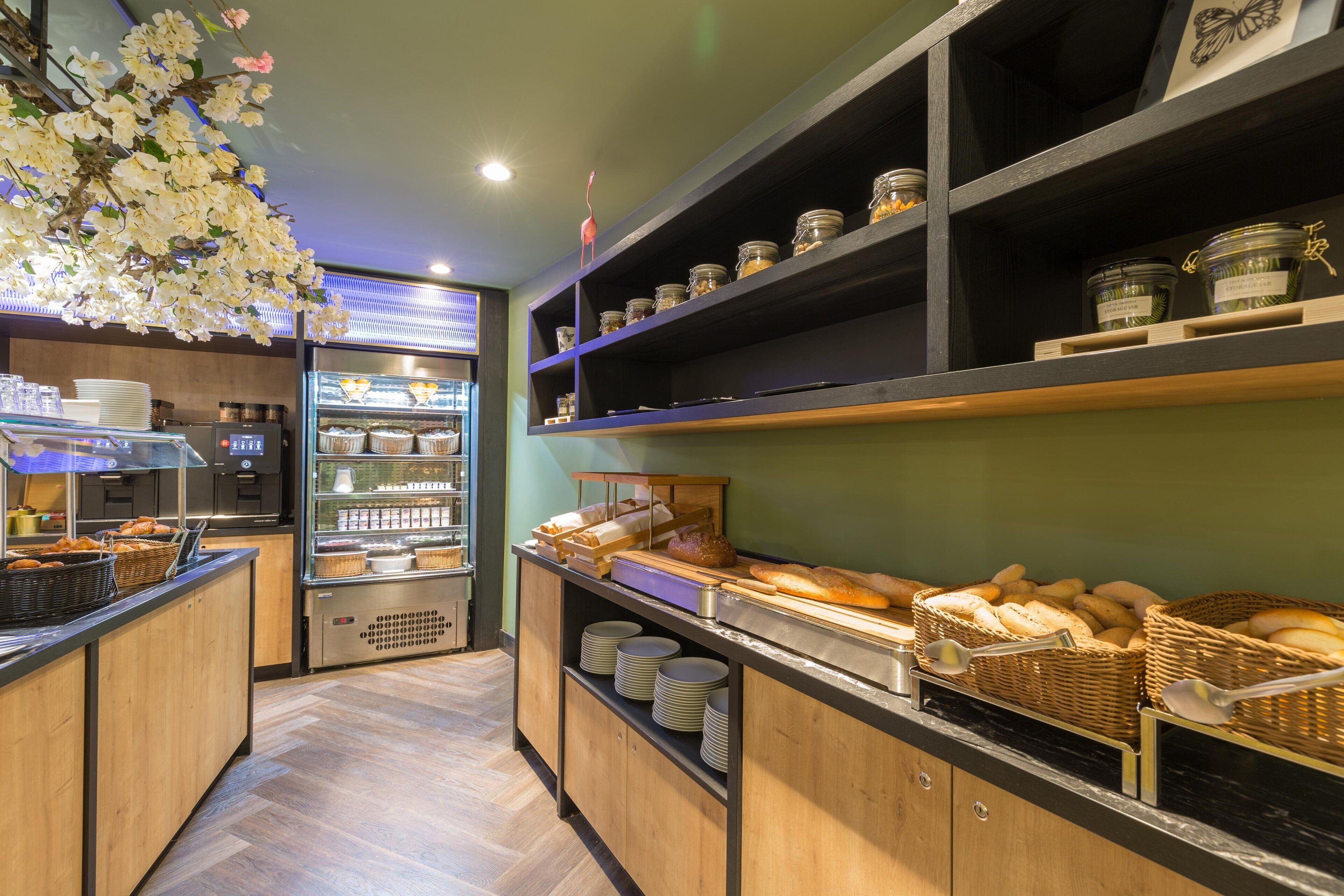 Desayuno buffet entre semana (EUR 21.5 por persona) 