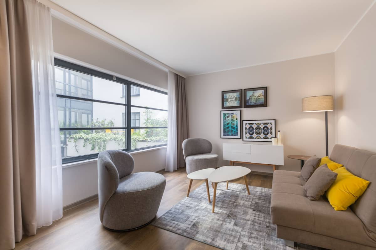Junior Suite | 1 bedroom, hypo-allergenic bedding, minibar, in-room safe