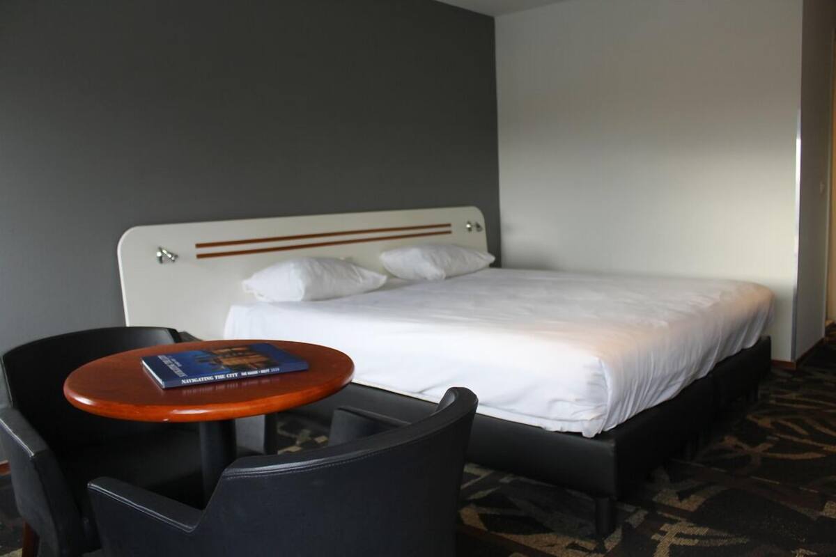 Comfort Double Room | Premium bedding, in-room safe, desk, blackout drapes